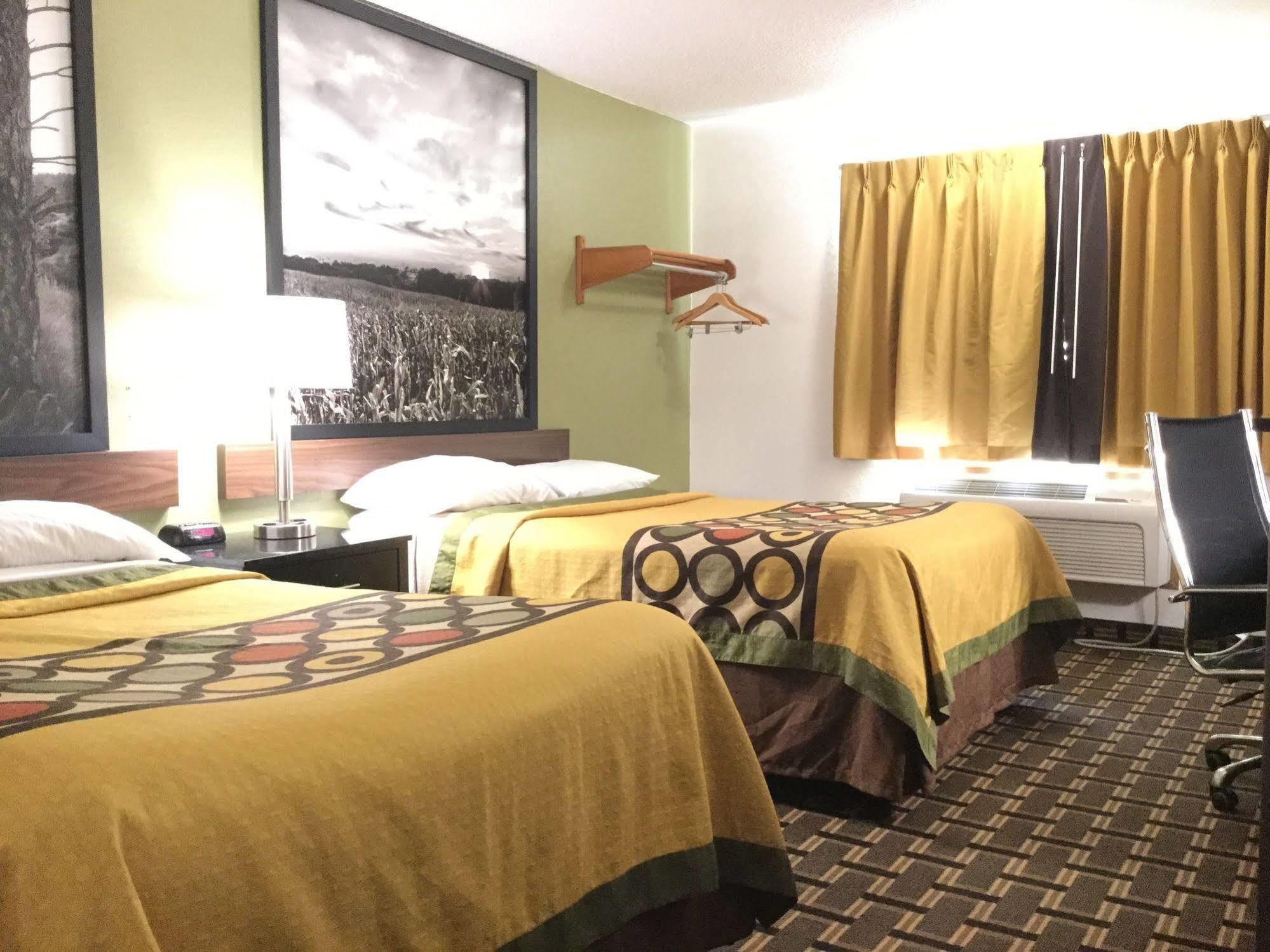 Super 8 By Wyndham Wayne Hotel Eksteriør billede