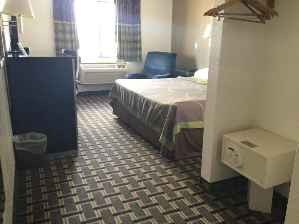 Super 8 By Wyndham Wayne Hotel Eksteriør billede