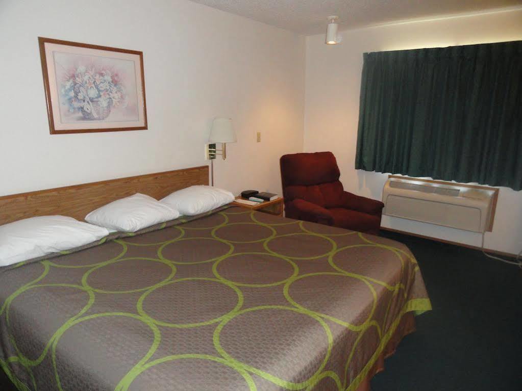 Super 8 By Wyndham Wayne Hotel Eksteriør billede