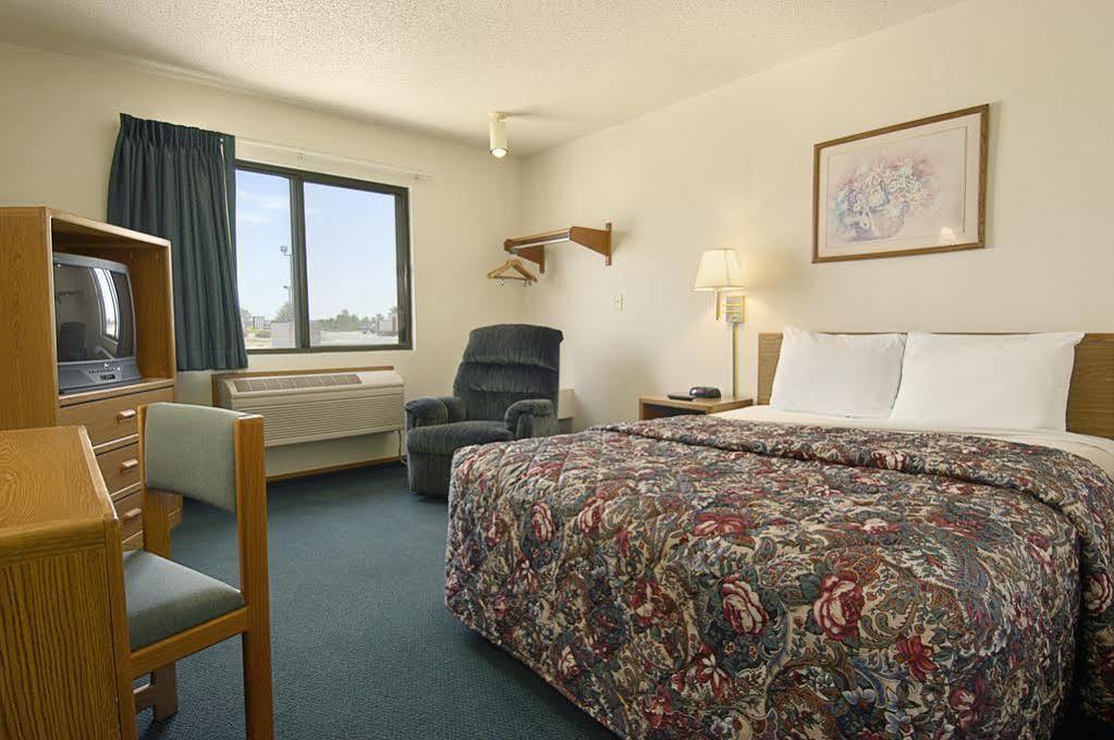 Super 8 By Wyndham Wayne Hotel Eksteriør billede